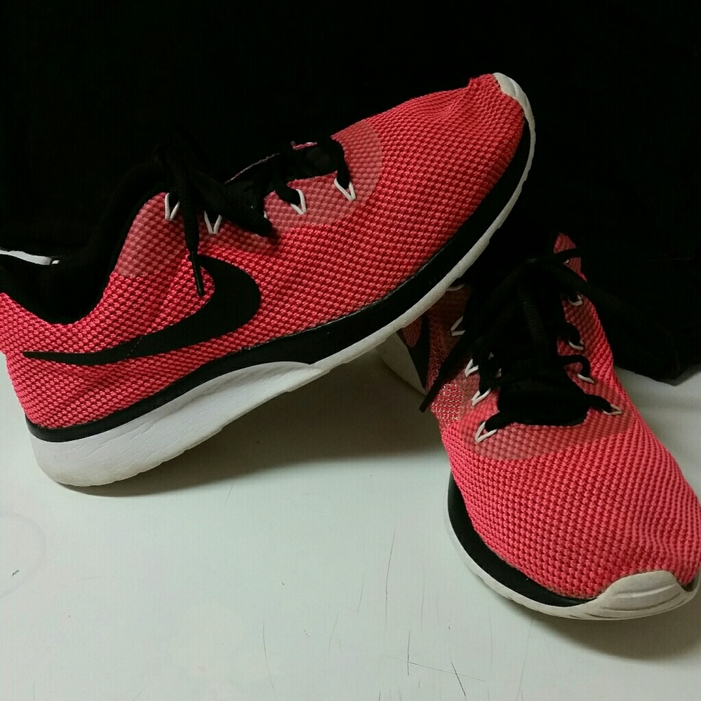 Hot Pink Nike Roshe Size 10